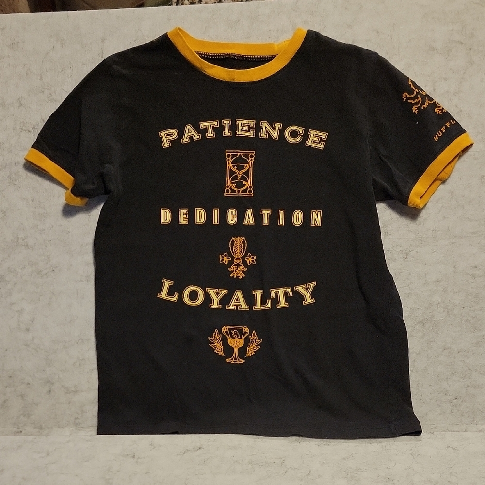Universal Black Harry Potter T-Shirt Hufflepuff Wizarding World